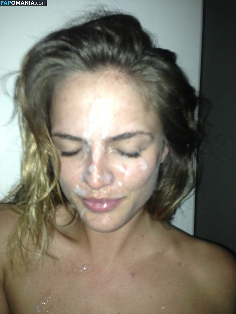 Kelsey Laverack Naakt Gelekte foto #2