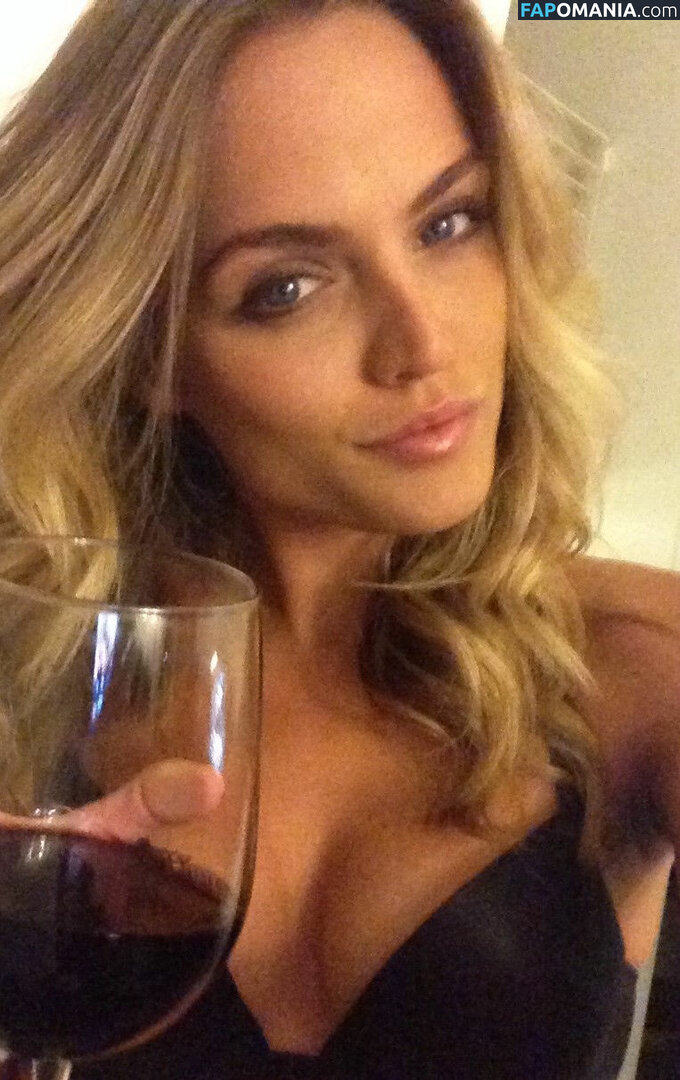 Kelsey Laverack Naakt Gelekte foto #6