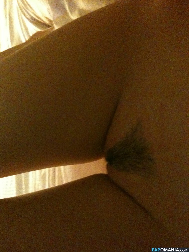 Krysten Ritter Naakt Gelekte foto #1