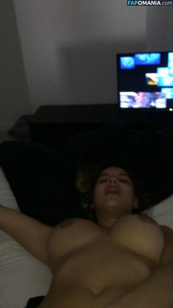 Lacey Banghard Naakt Gelekte foto #11