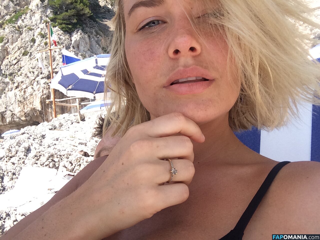 Lara Bingle Naakt Gelekte foto #90