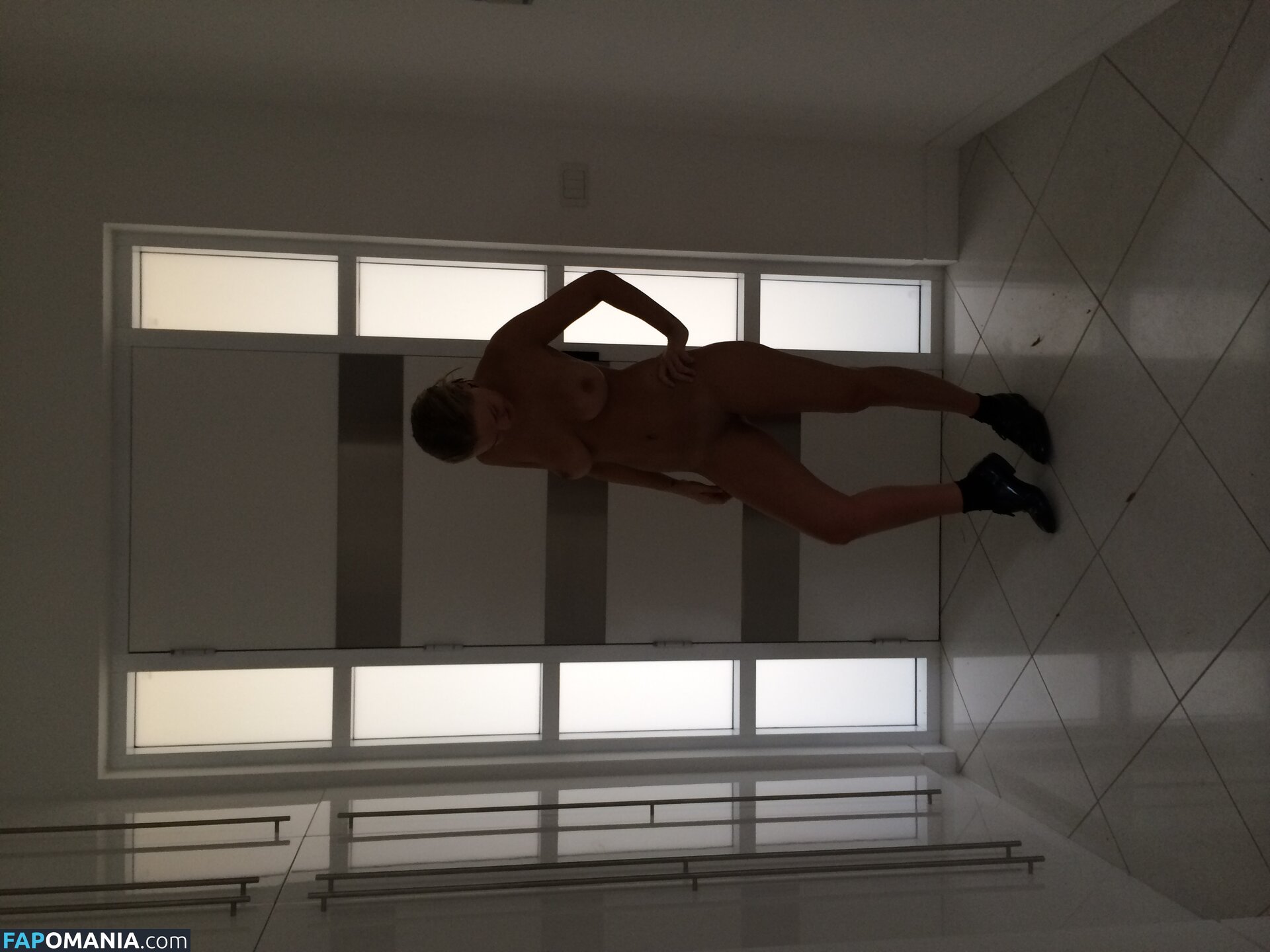 Lara Bingle Naakt Gelekte foto #147