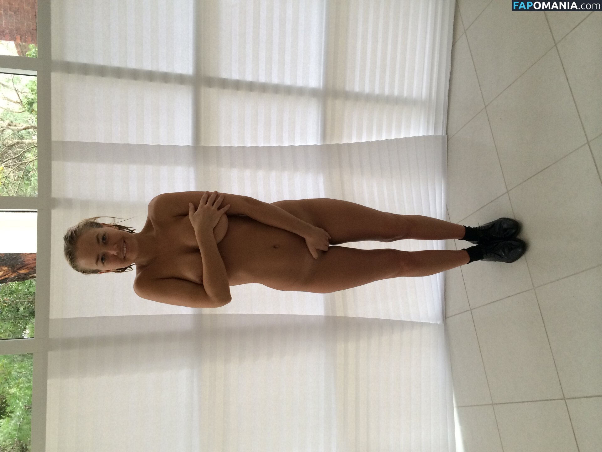 Lara Bingle Naakt Gelekte foto #173
