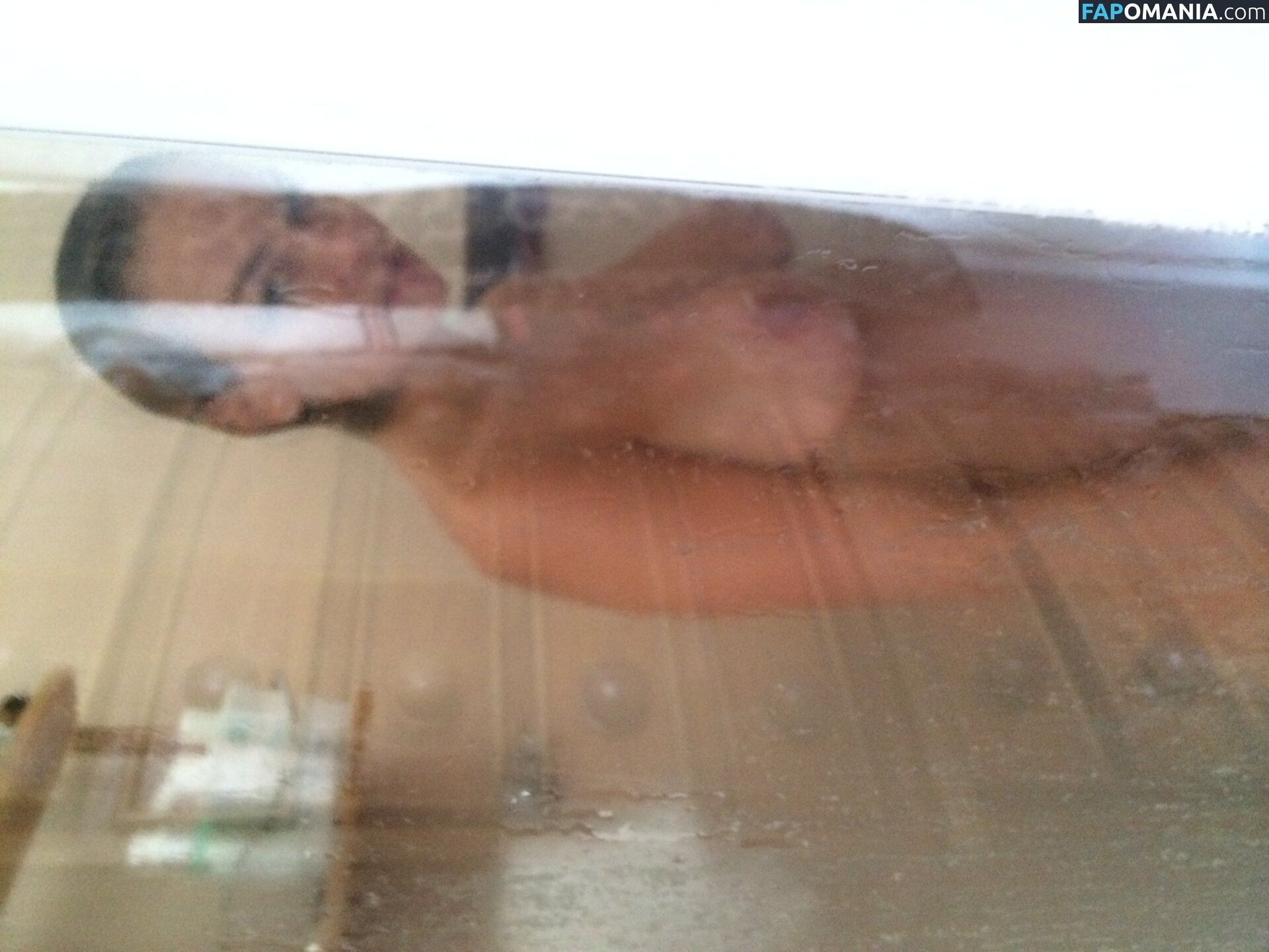 Lara Bingle Naakt Gelekte foto #225