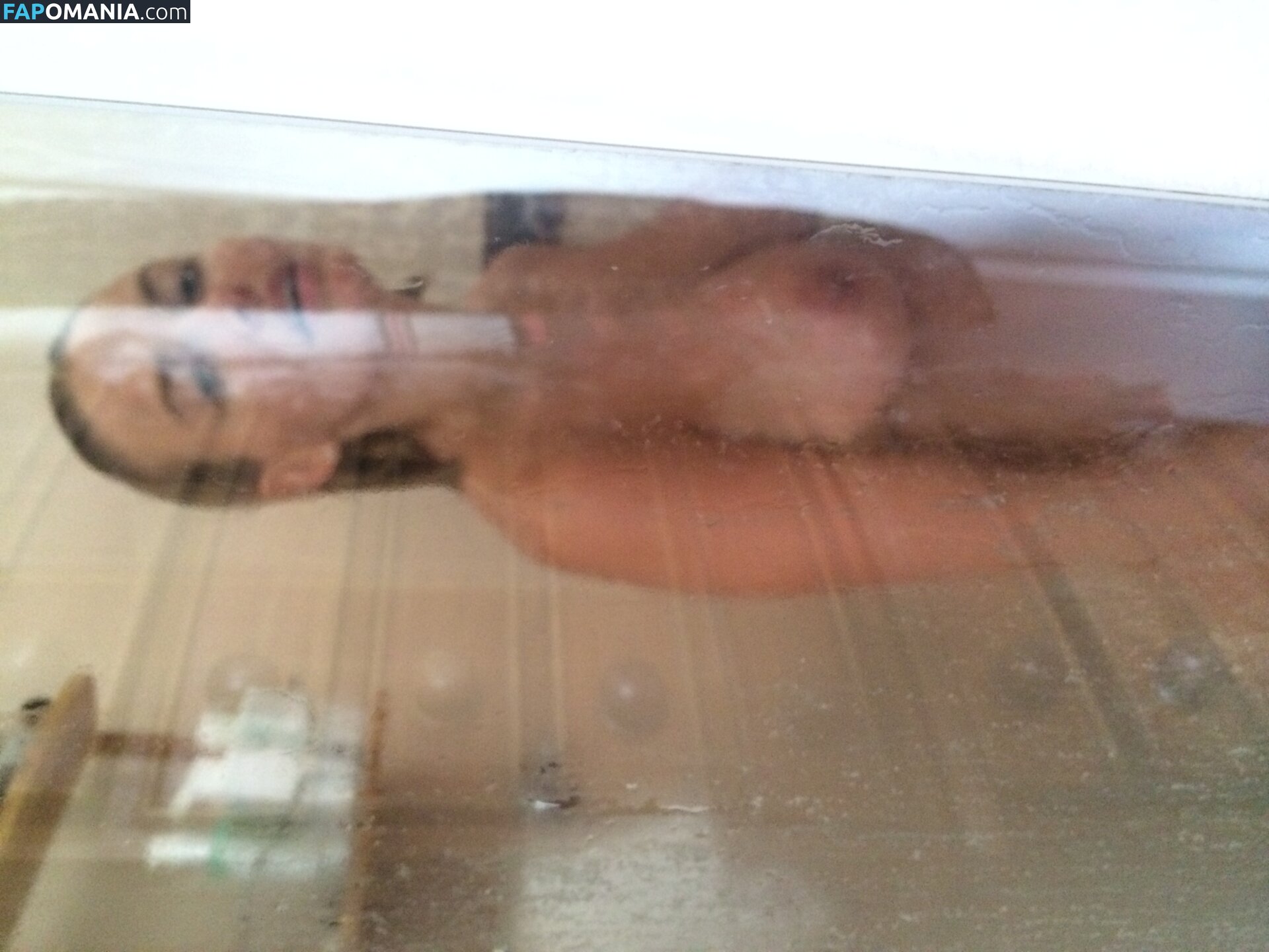 Lara Bingle Naakt Gelekte foto #226