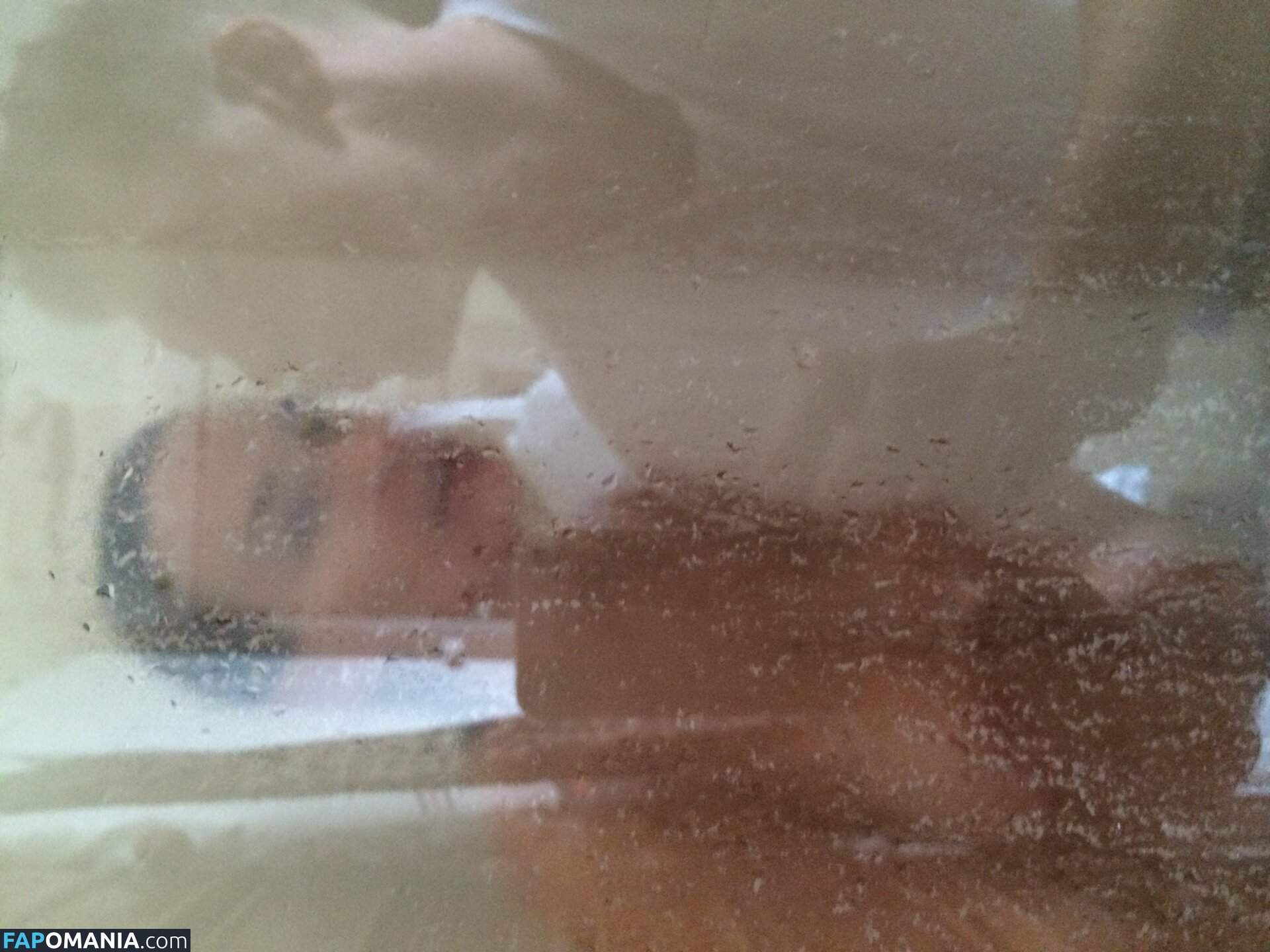 Lara Bingle Naakt Gelekte foto #235