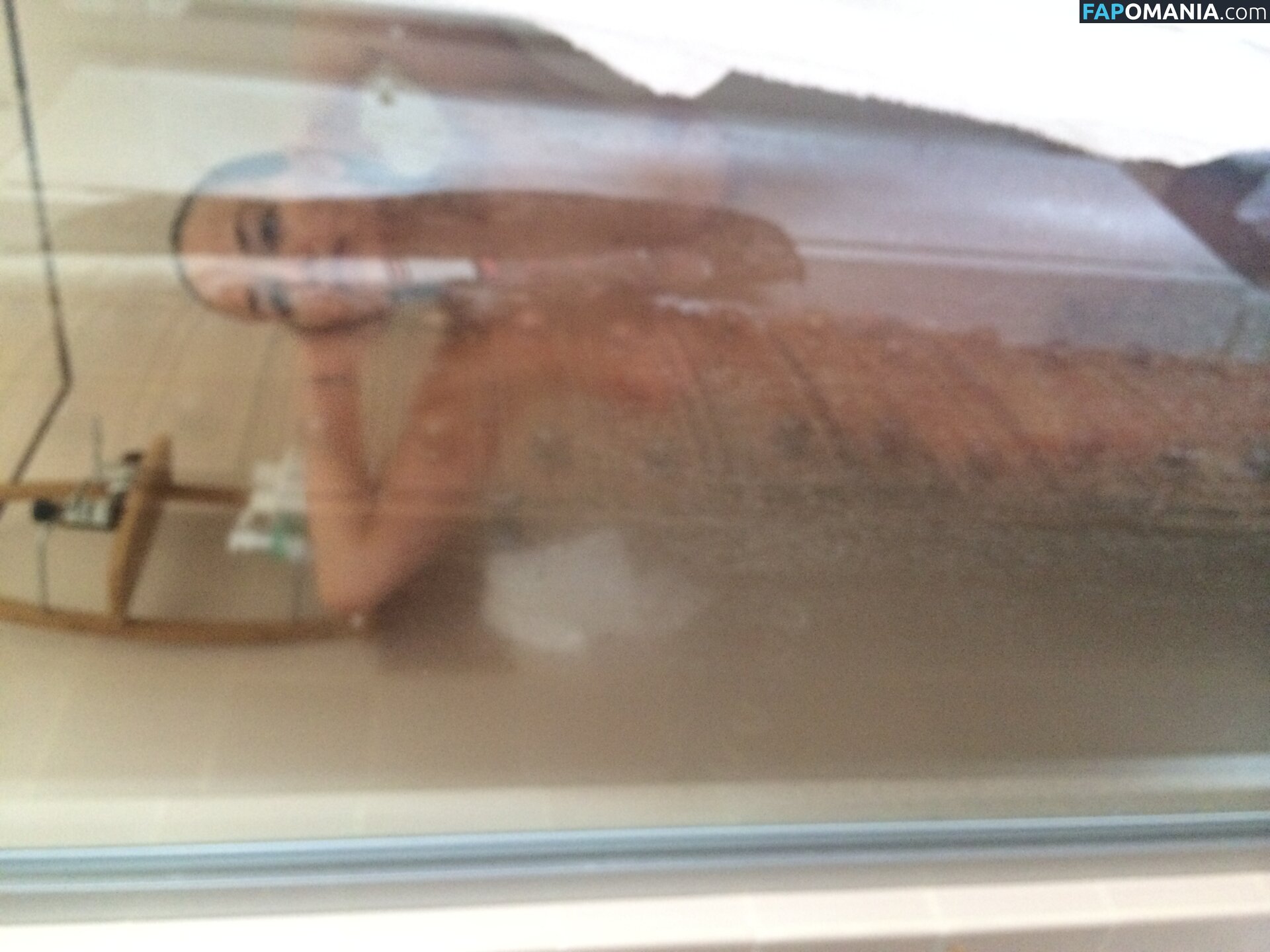 Lara Bingle Naakt Gelekte foto #240