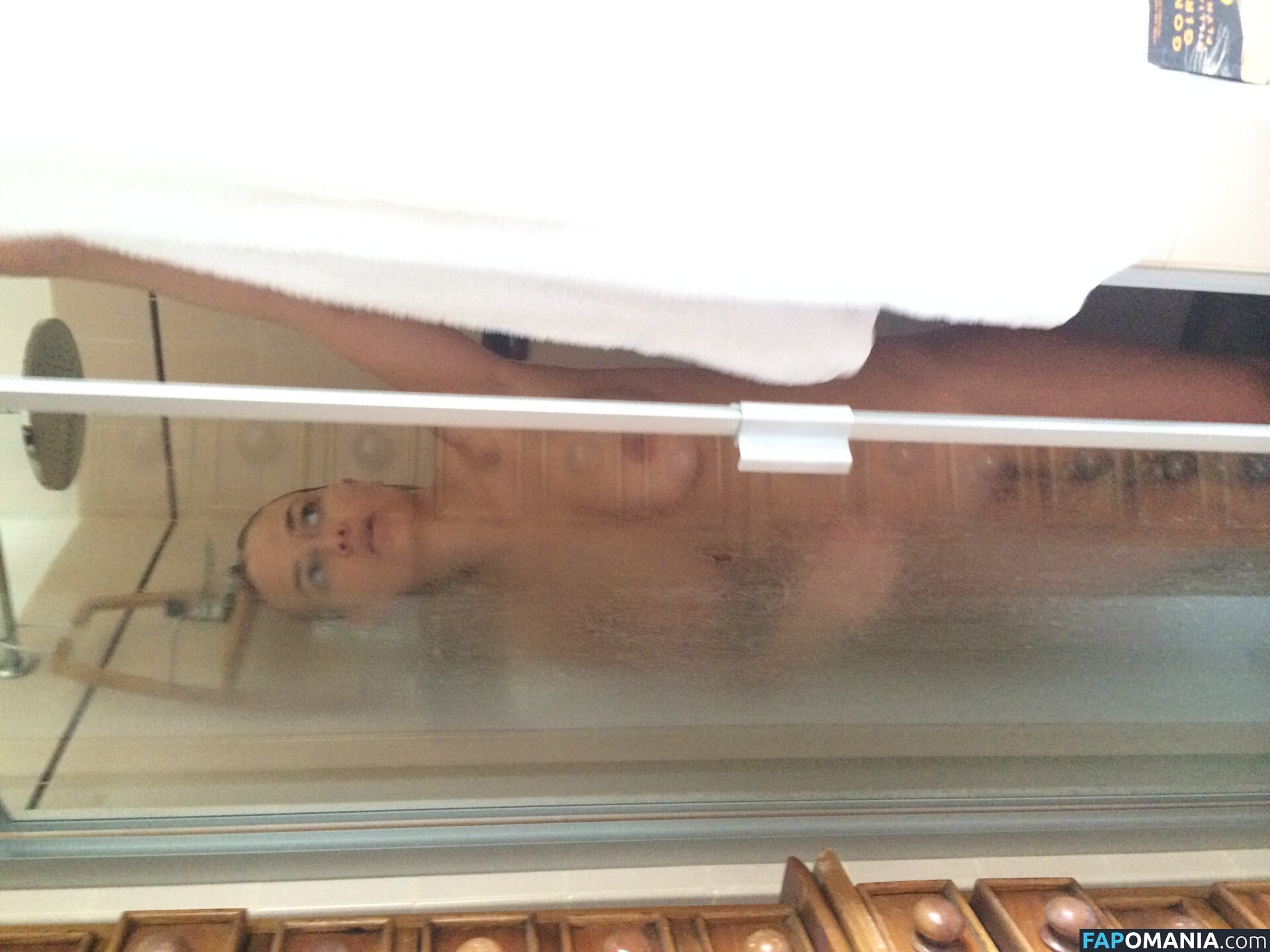 Lara Bingle Naakt Gelekte foto #249