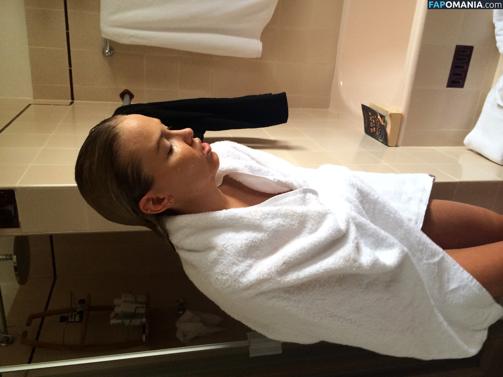 Lara Bingle Naakt Gelekte foto #254