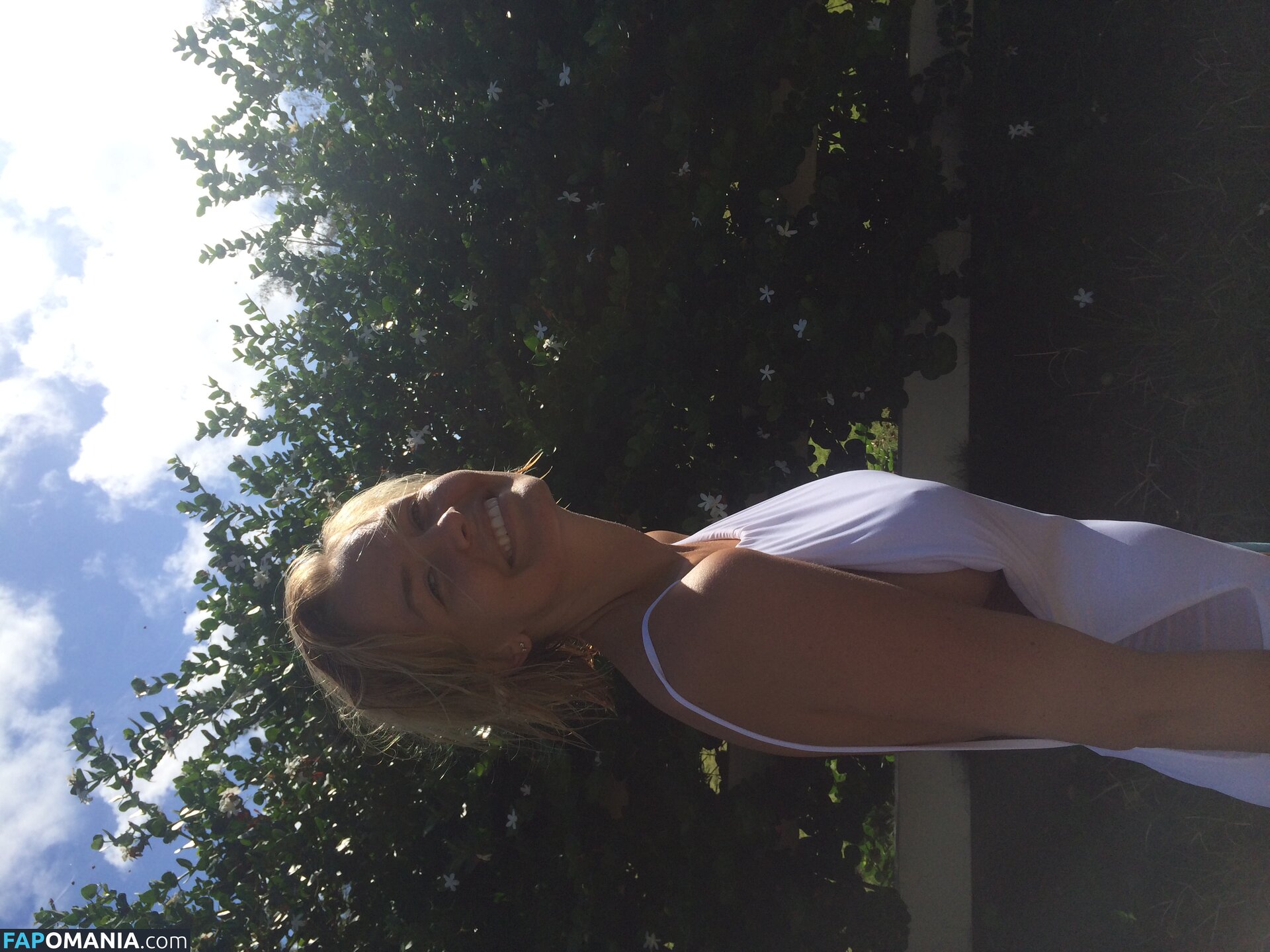 Lara Bingle Naakt Gelekte foto #375