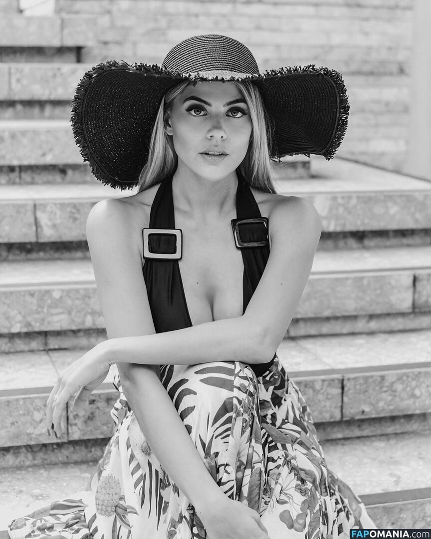 Laura Ortega Naakt Gelekte foto #13