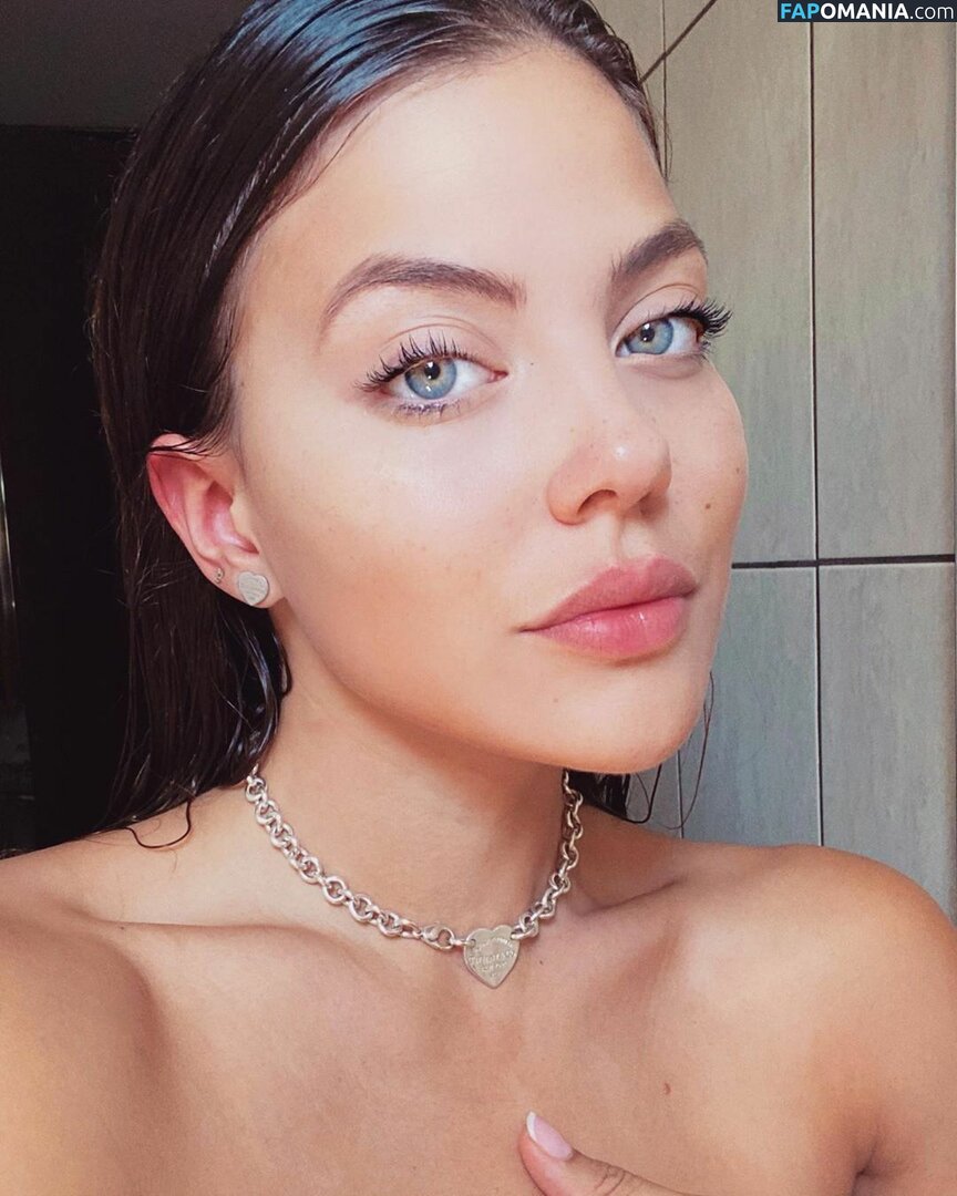 Laura Ortega Naakt Gelekte foto #26