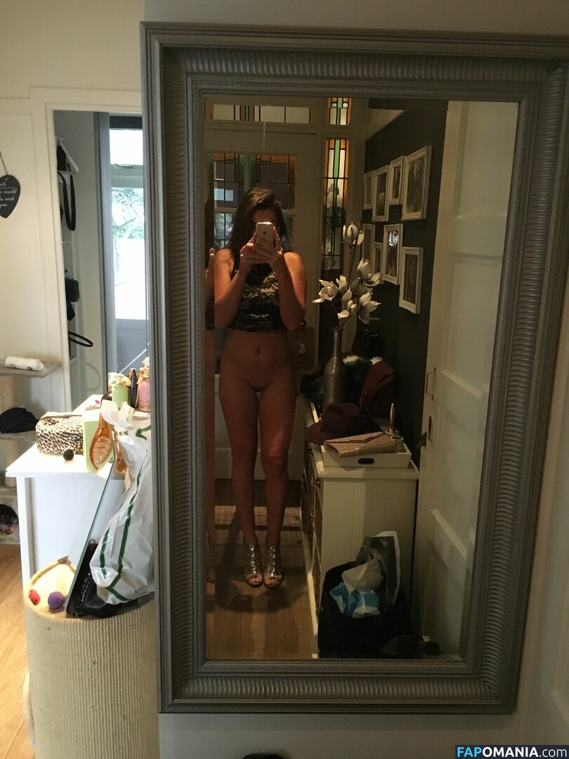 Laura Ponticorvo Naakt Gelekte foto #3