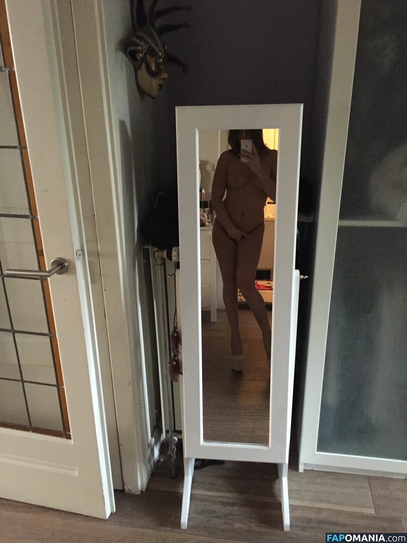 Laura Ponticorvo Naakt Gelekte foto #13