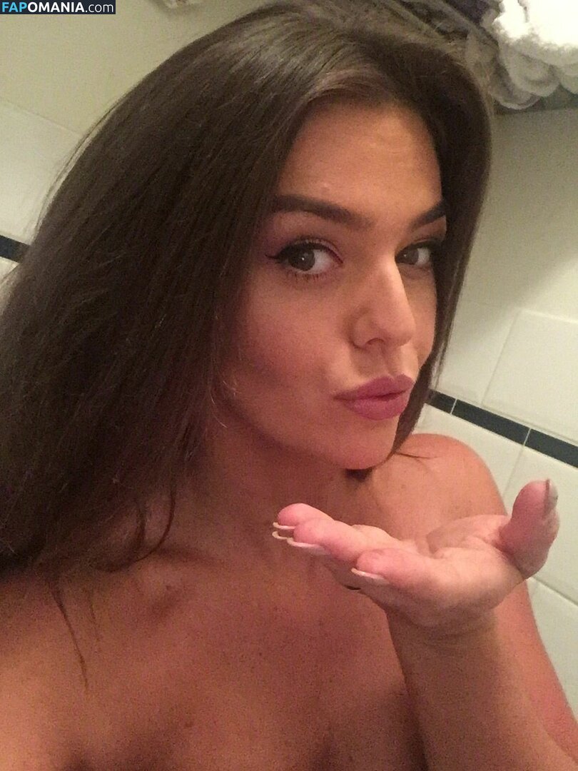 Laura Ponticorvo Naakt Gelekte foto #15