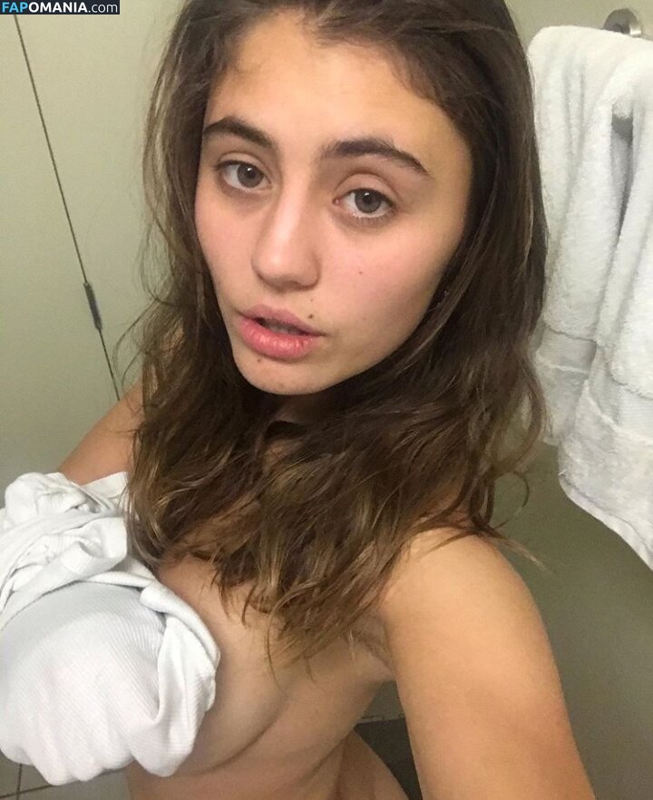 Lia Marie Johnson Naakt Gelekte foto #2