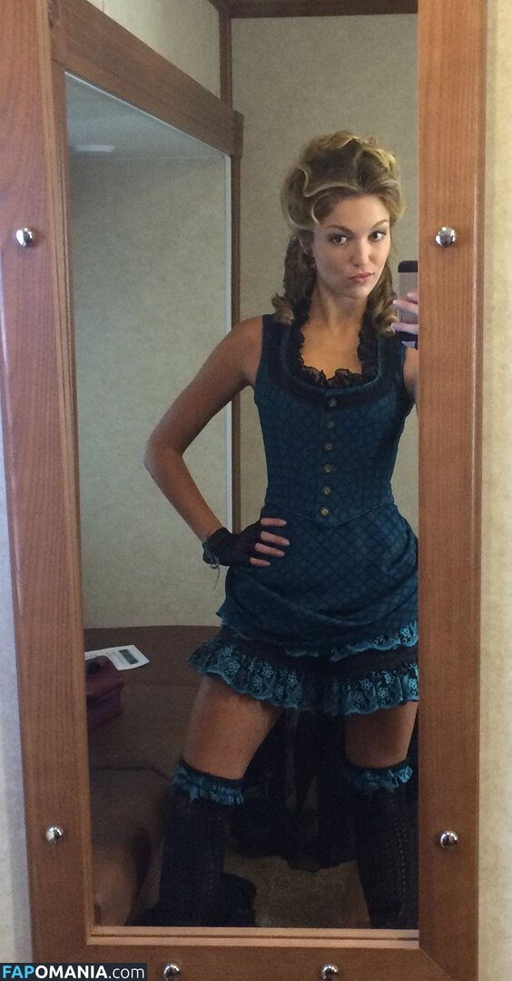 Lili Simmons Naakt Gelekte foto #9