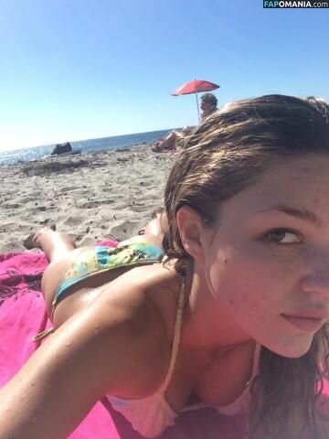 Lili Simmons Naakt Gelekte foto #17