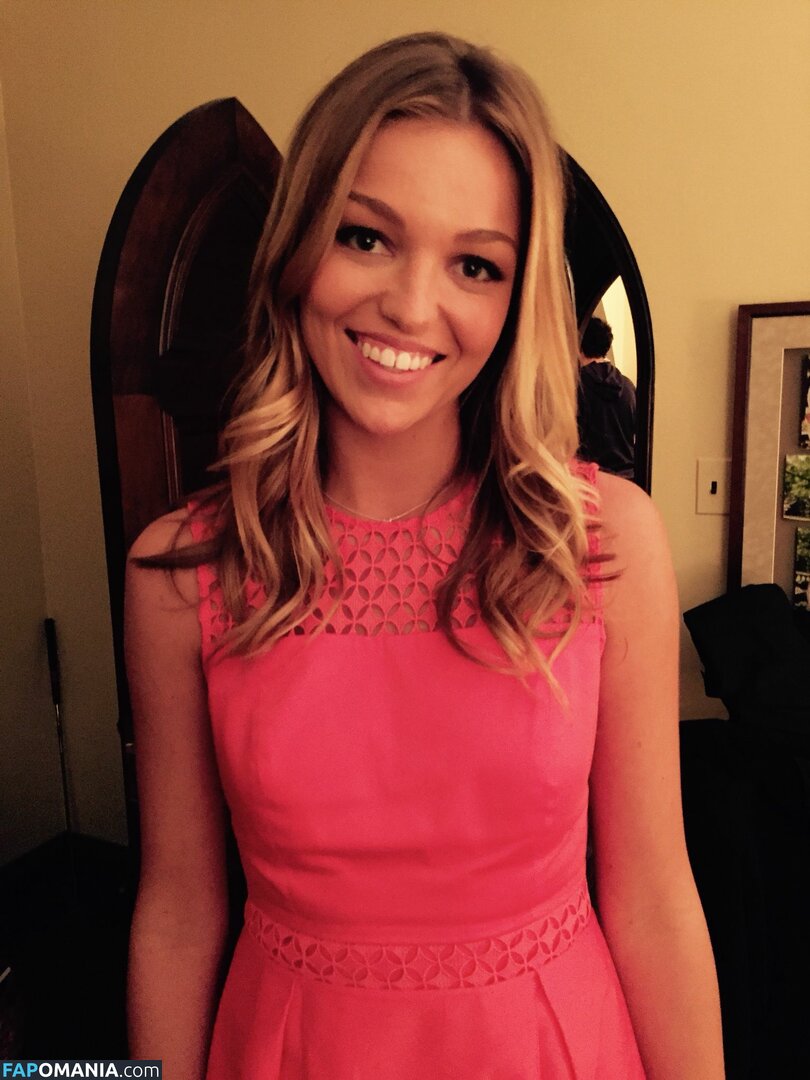 Lili Simmons Naakt Gelekte foto #26