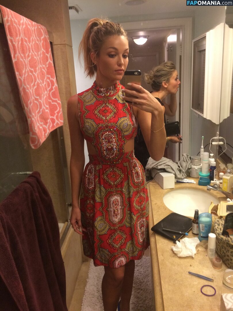 Lili Simmons Naakt Gelekte foto #30