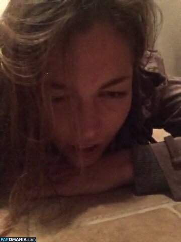 Lili Simmons Naakt Gelekte foto #45