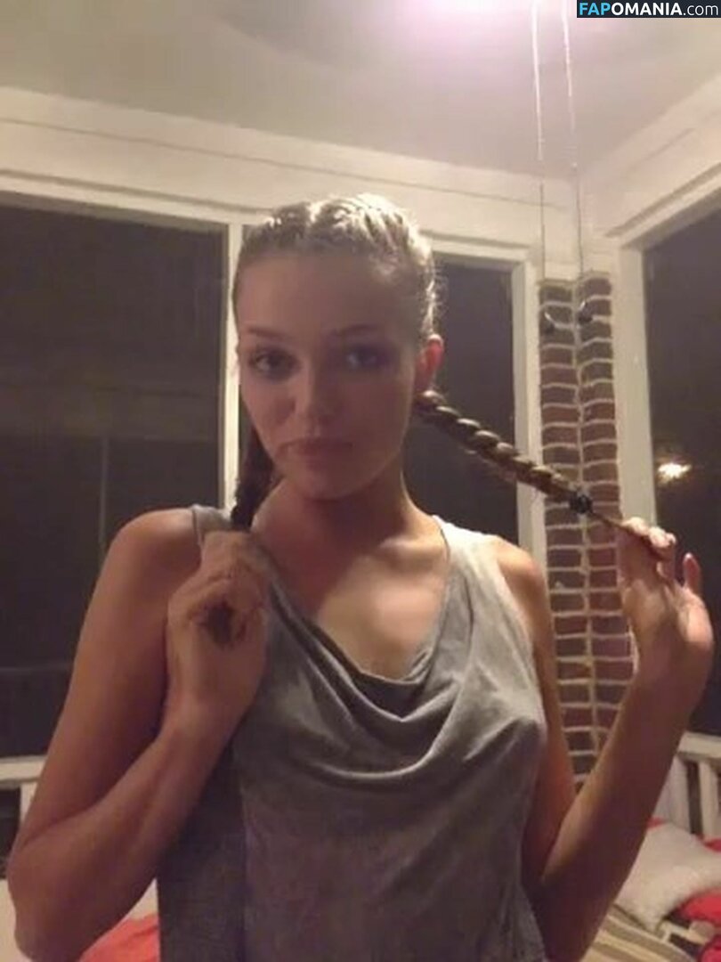 Lili Simmons Naakt Gelekte foto #57