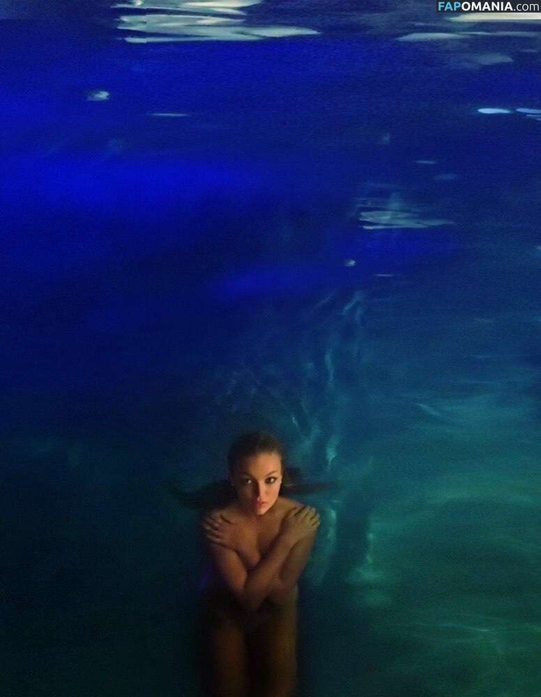 Lili Simmons Naakt Gelekte foto #68