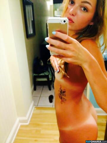 Lili Simmons Naakt Gelekte foto #73