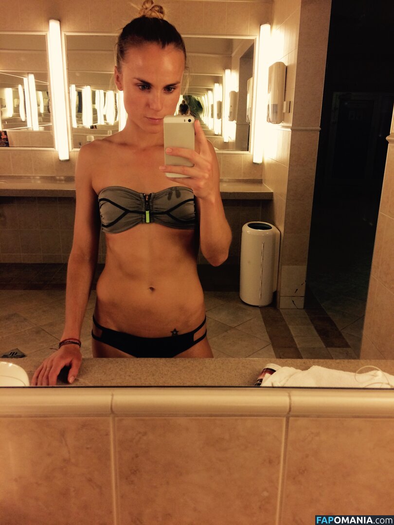 Lina Stanciute Naakt Gelekte foto #15
