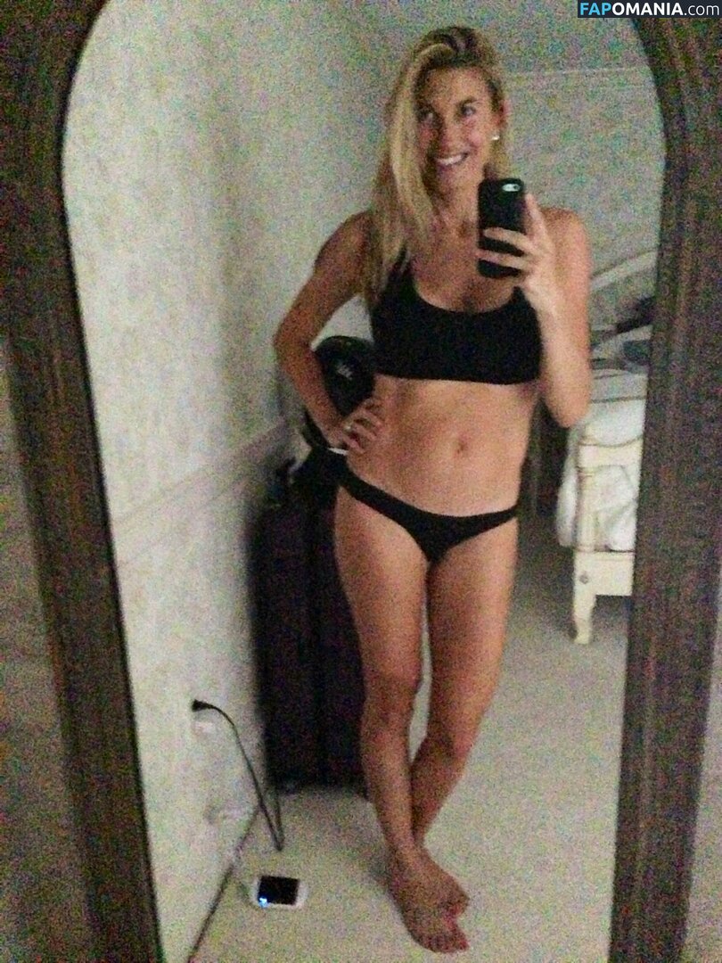 Lindsay Clubine Naakt Gelekte foto #8