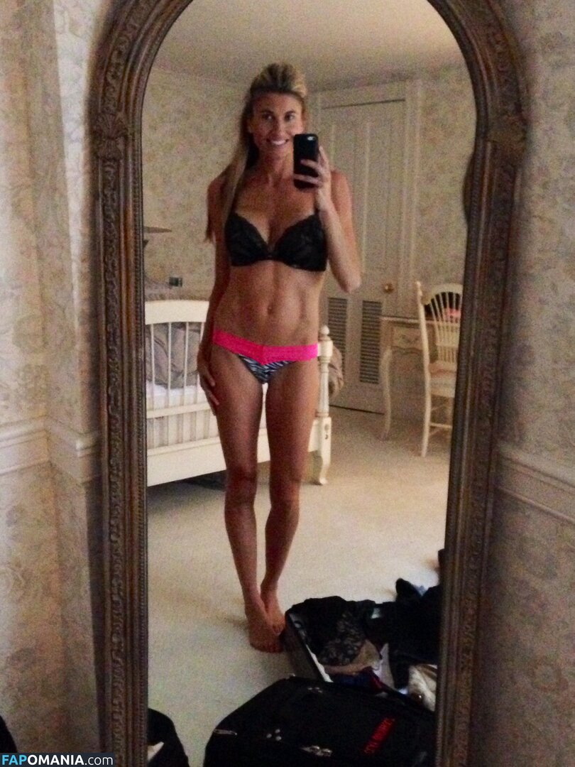 Lindsay Clubine Naakt Gelekte foto #56