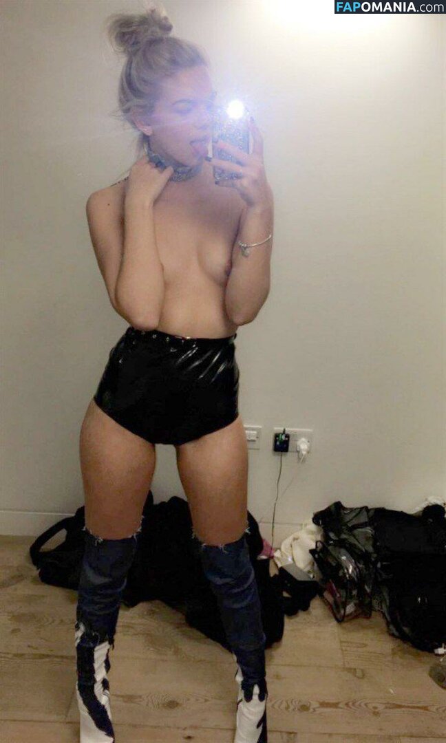 Louisa Johnson Naakt Gelekte foto #44