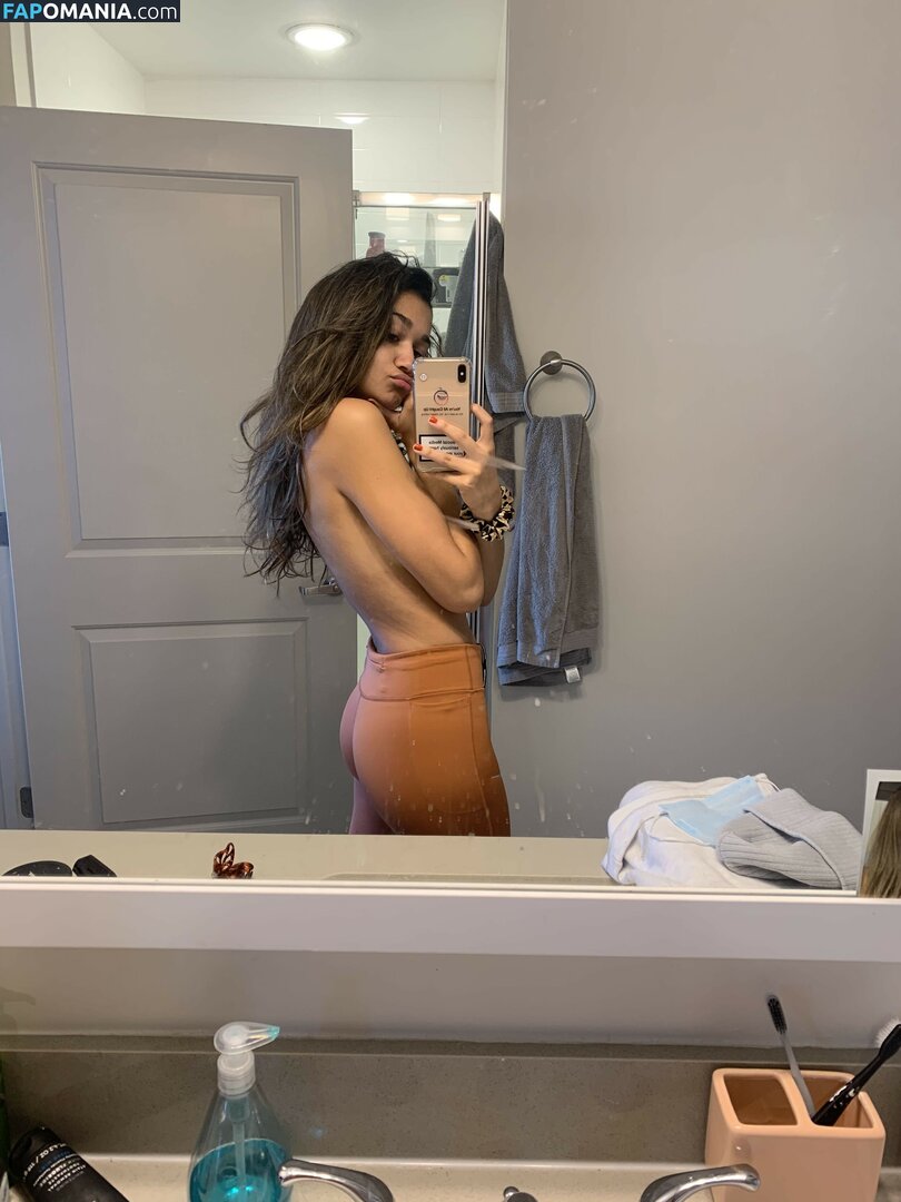 Madison Bailey Naakt Gelekte foto #22