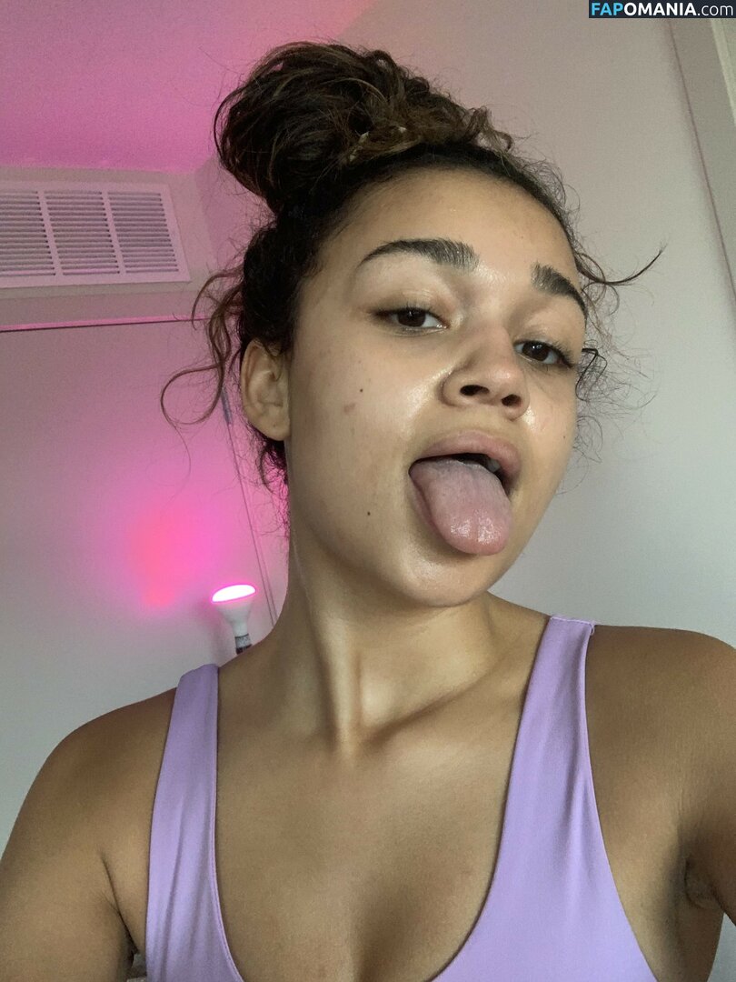 Madison Bailey Naakt Gelekte foto #24