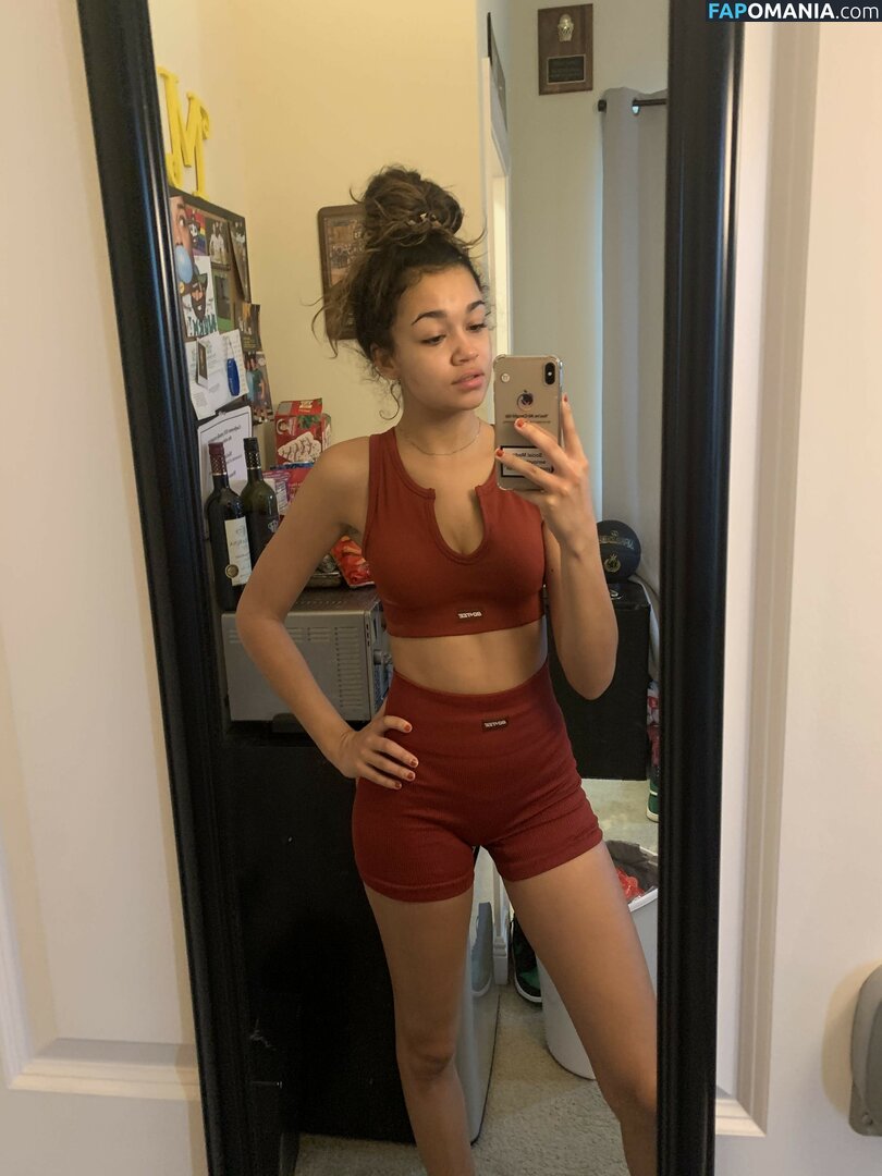 Madison Bailey Naakt Gelekte foto #25