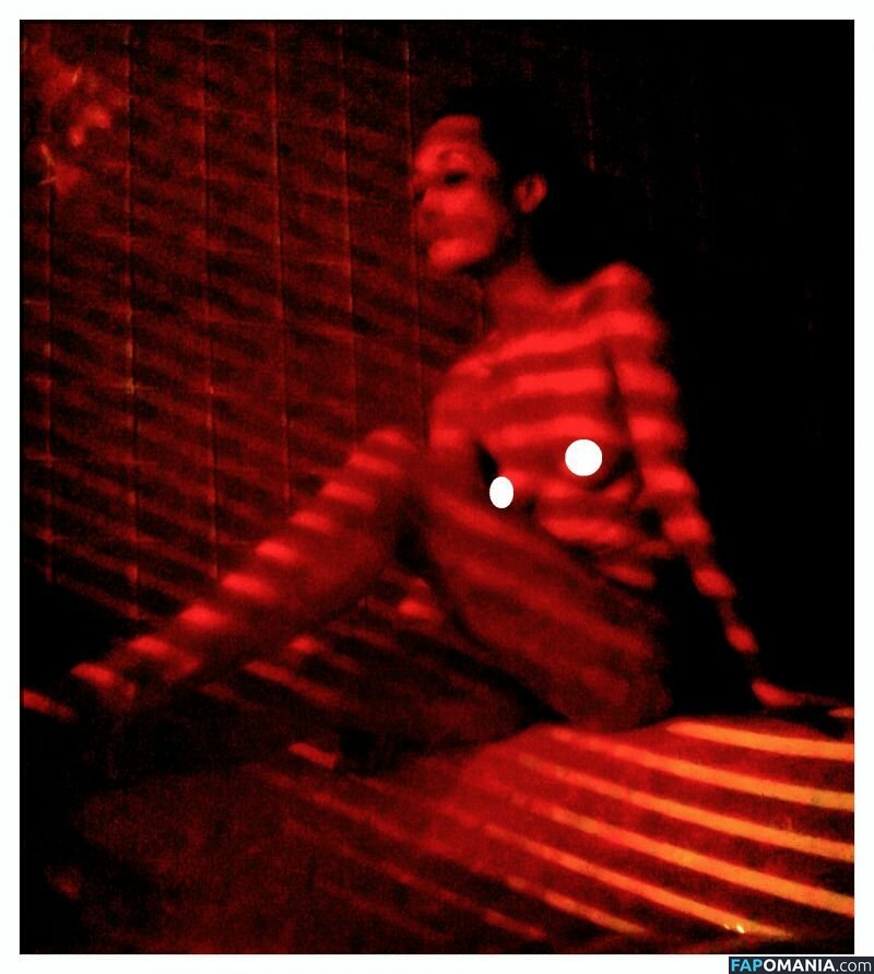 Maggie Q Naakt Gelekte foto #3