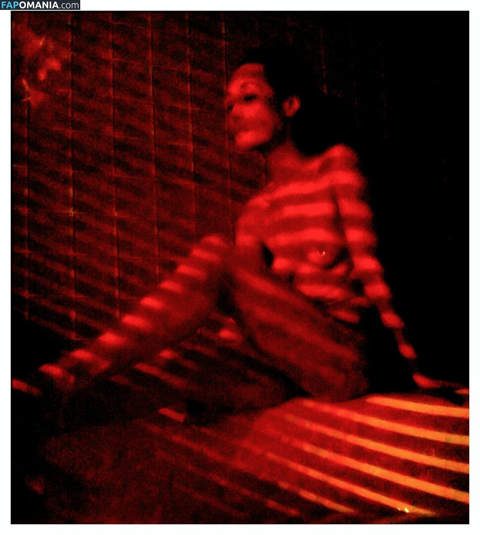 Maggie Q Naakt Gelekte foto #5