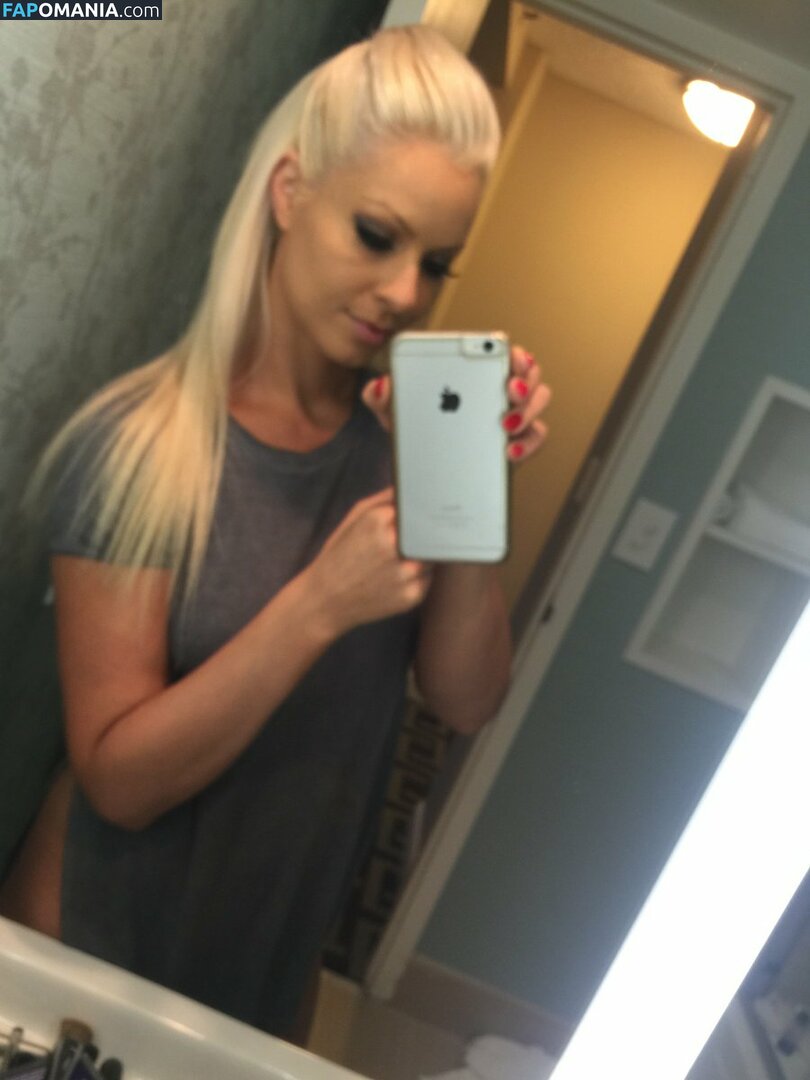 Maryse Mizanin Naakt Gelekte foto #1