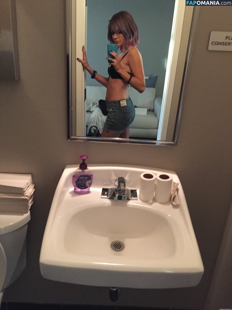Mia Serafino Naakt Gelekte foto #64