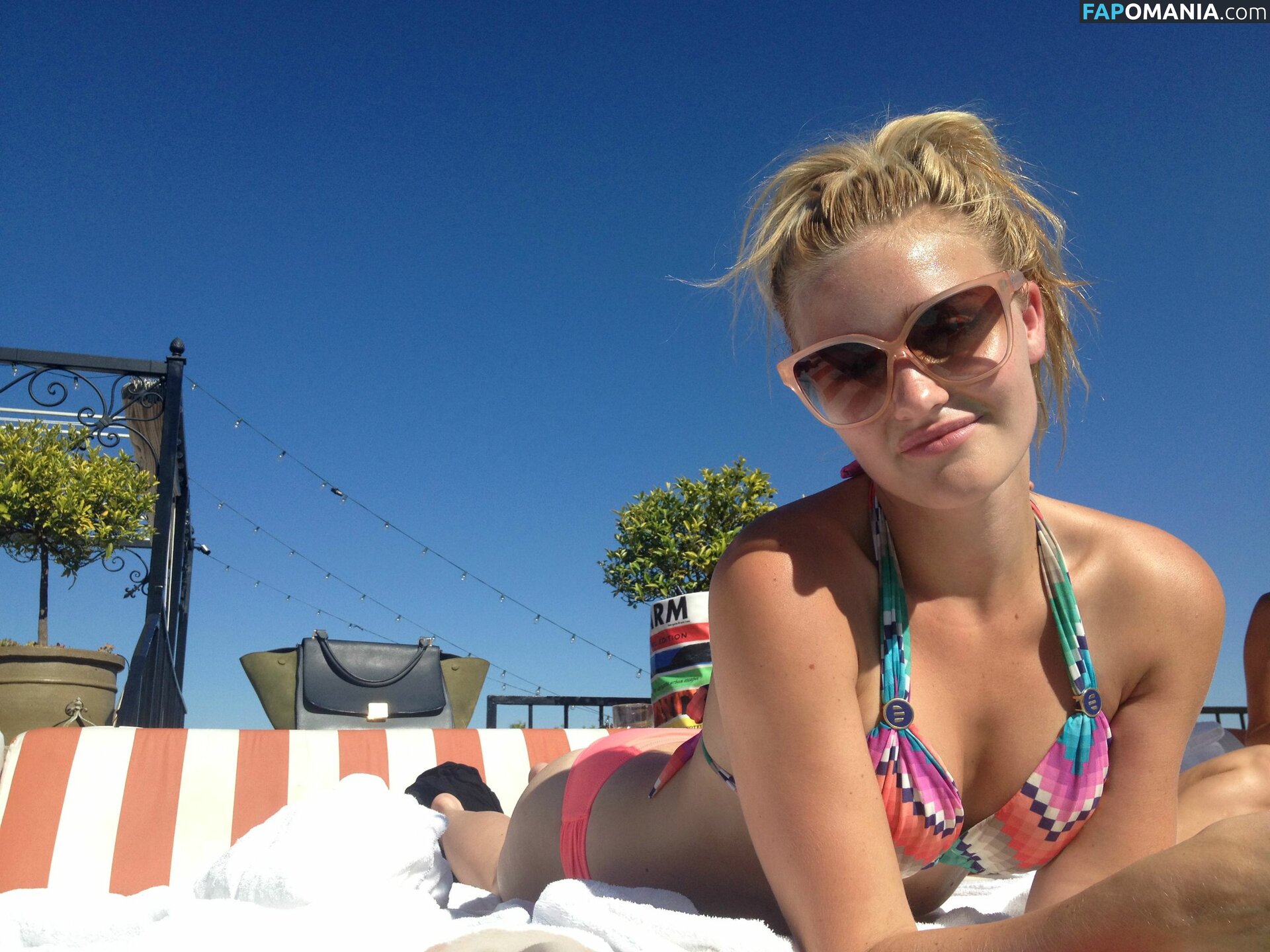 Michalka Sisters Naakt Gelekte foto #1