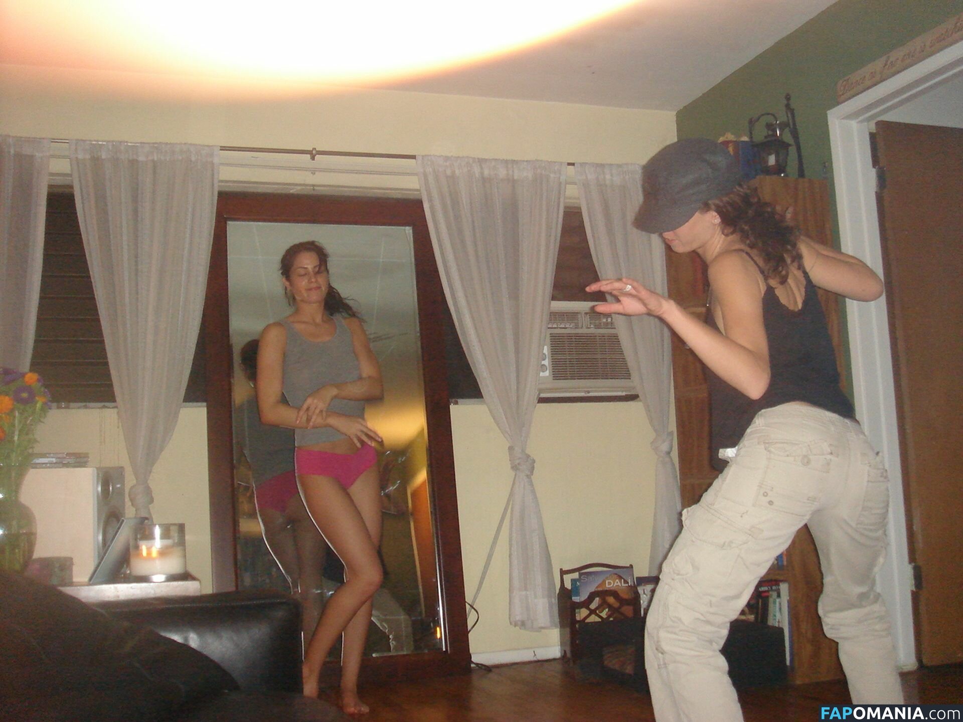 Michelle Borth Naakt Gelekte foto #21