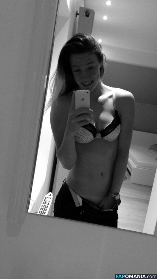 Monika Van De Vondel Naakt Gelekte foto #10