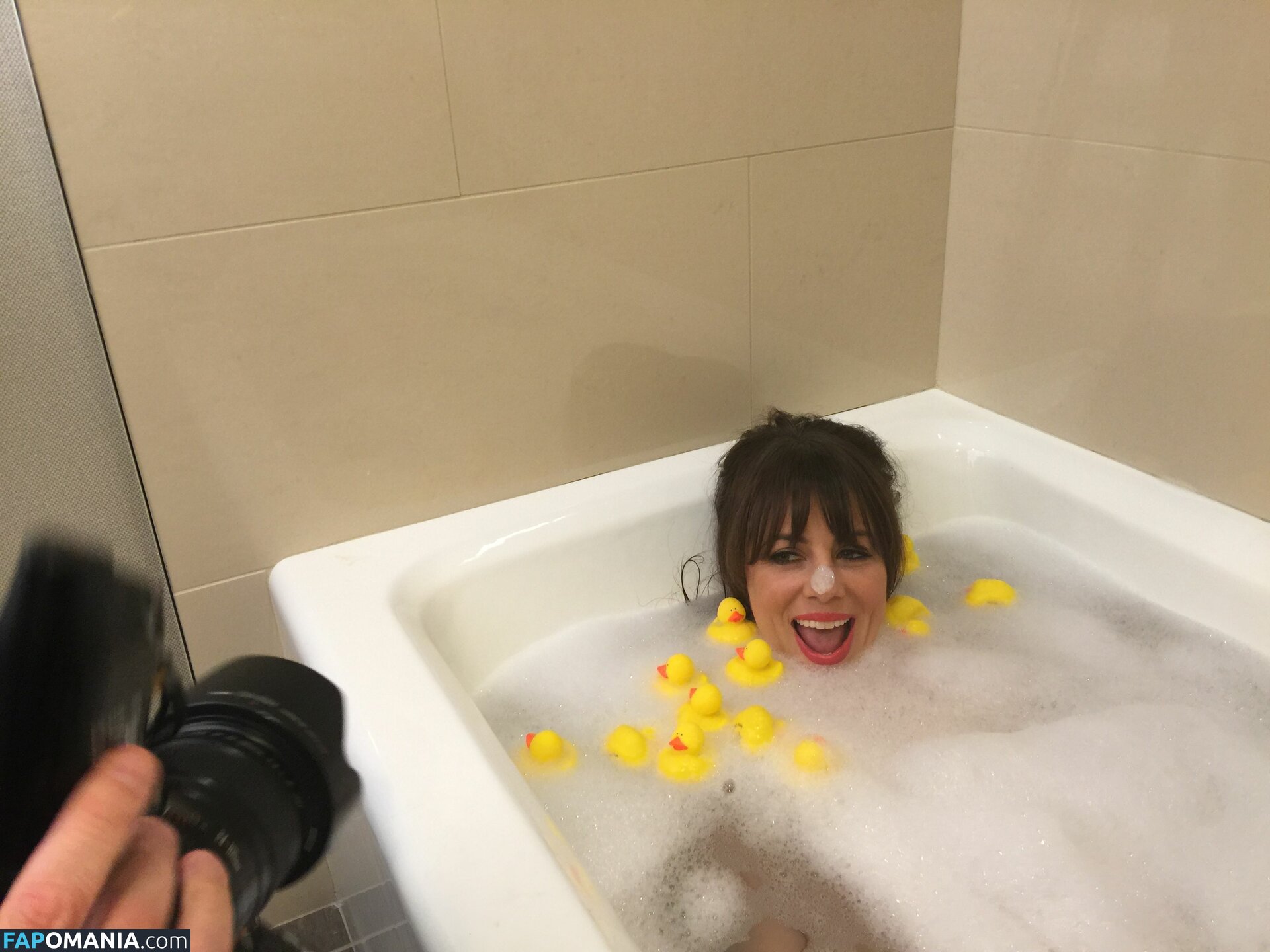 Natasha Leggero Naakt Gelekte foto #5