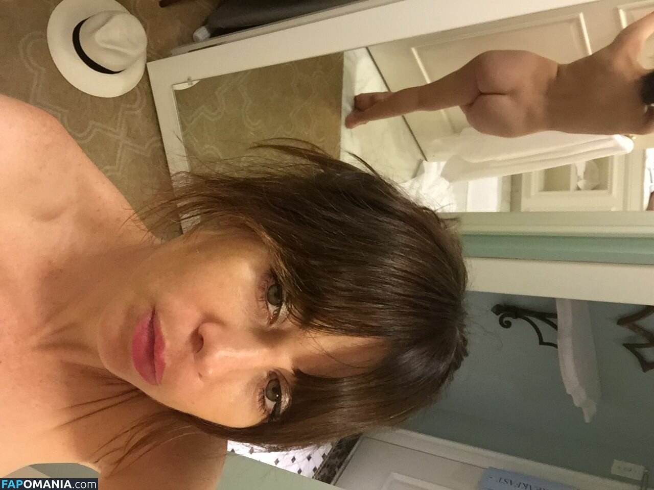 Natasha Leggero Naakt Gelekte foto #7