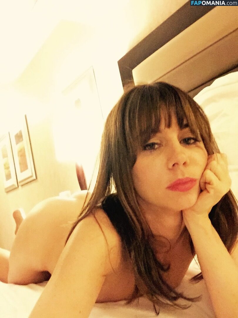 Natasha Leggero Naakt Gelekte foto #10