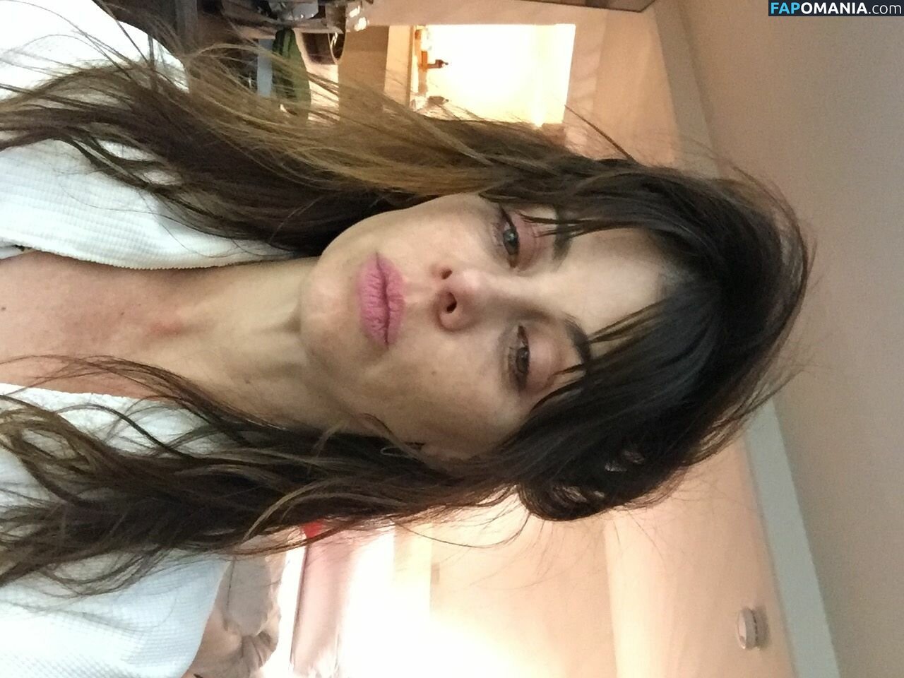 Natasha Leggero Naakt Gelekte foto #14