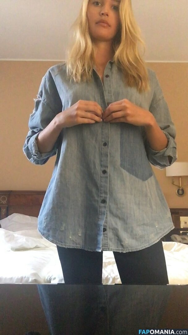 Noel Berry Naakt Gelekte foto #320