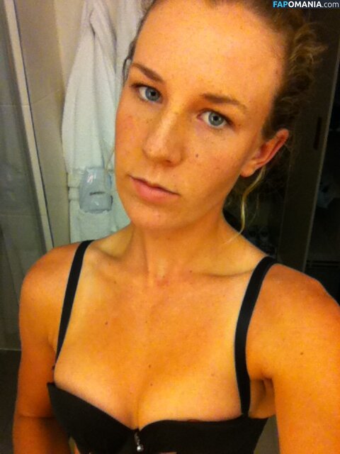 Olivia Rogowska Naakt Gelekte foto #5