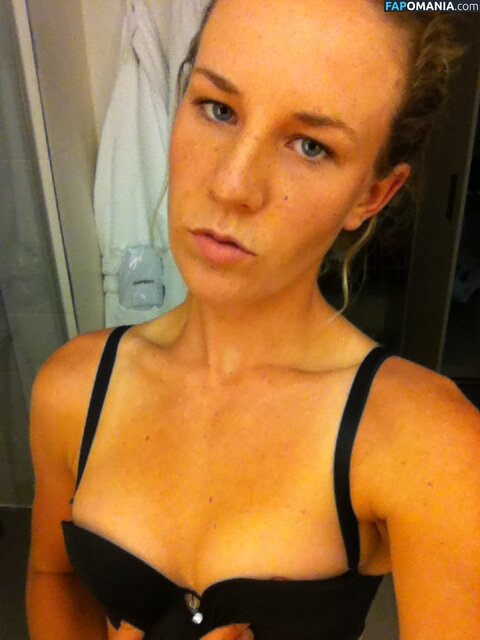 Olivia Rogowska Naakt Gelekte foto #7