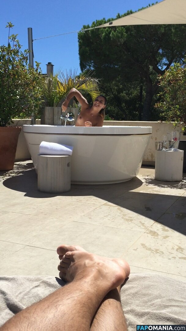 Priscilla Betti Naakt Gelekte foto #27